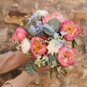 Pas de panique pour les retardataires… Nous avons le cadeau idéal : l’abonnement fleuri ????
Idéal pour fleurir votre maman toute l’année, vous décidez de la fréquence d’envoi des bouquets et vous pouvez mettre pause à tout moment (idéal lors des vacances) ! 

Pour offrir un abonnement fleuri rien de simple : 
- rendez-vous sur notre site
- sélectionnez l’abonnement de votre choix

Le tour est joué !  #lesfleursdenicolas #fleurs #fleursite #bouquetdefleurs #printemps #sping #producteur #productionlocale #madeinfrance #maman #fetedesmeres #pivoine #bouquet #fleurs #flowers